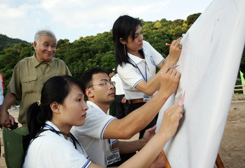 Youth shows love for seas and islands
